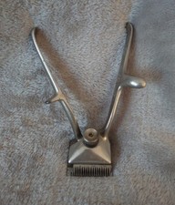 Ancienne petite tondeuse manuel sans marque