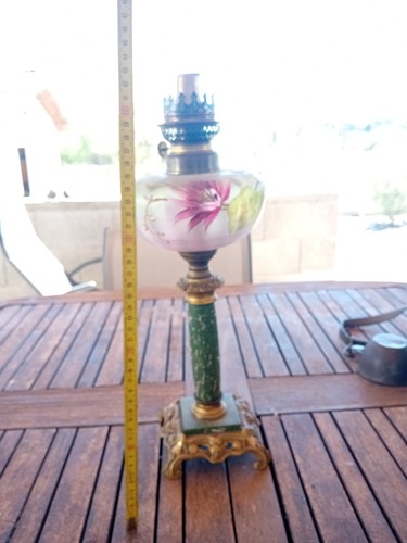 Ancienne lampe petrole - lampe, a