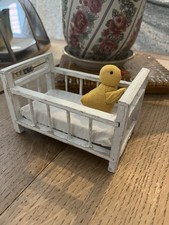 PETIT LIT EN BOIS ANCIEN 