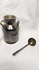 Charmant petit pot à lait /