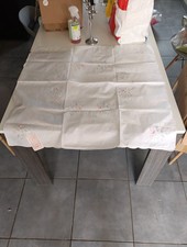 Nappe carrée brodée main - carrée,
