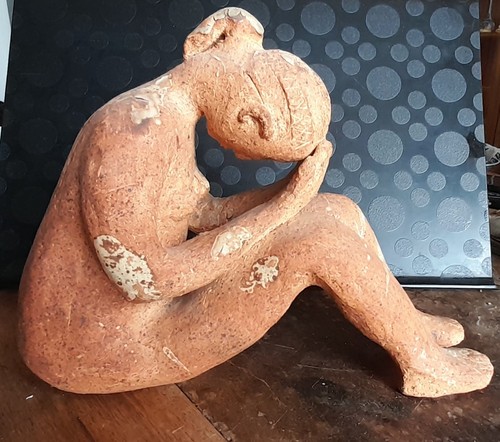 Ancienne sculpture femme