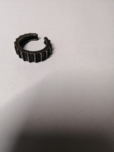 Bague brutaliste chic tribu - chic,