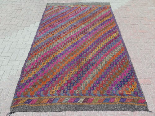 Grand tapis multicolore