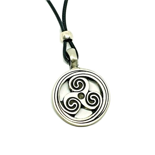 Pendentif triskèle symbole