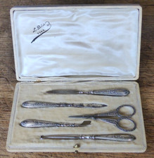 ancien set de manucure dans boîte bijouterie L.DEBRE à VIRE (manche en argent ?)