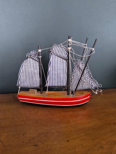 Ancienne maquette bateau - de,