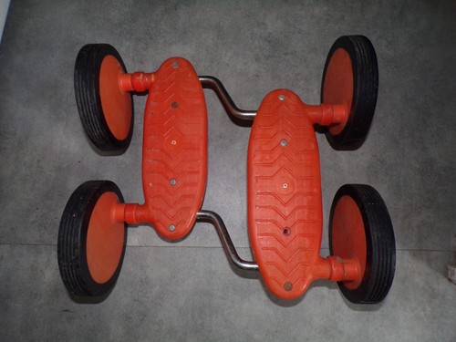 Ancien jeu extérieur - , pedalo