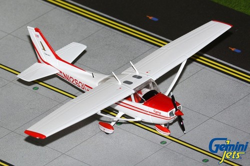 Sporty cessna 172s skyhawk - cessna,