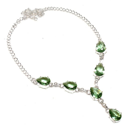 Beaux colliers bijoux - , en
