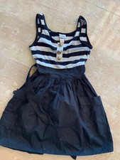 KYLIE: JOLIE ROBE HABILLÉE