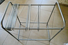 PORTE PANTALONS SUR PIEDS