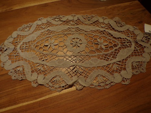 Linge ancien napperon ovale - linge,