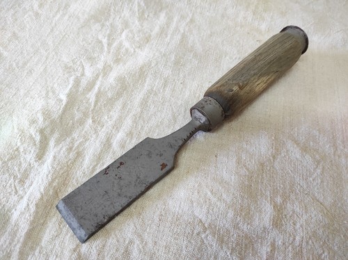 Ancien ciseau bois - à,