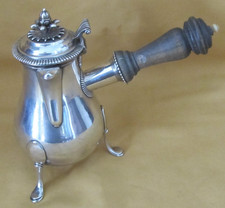 Petite verseuse tripode