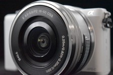 [1 Yr Warranty] Sony Alpha a5000 Mirrorless Digital Camera with Lens White 8128
