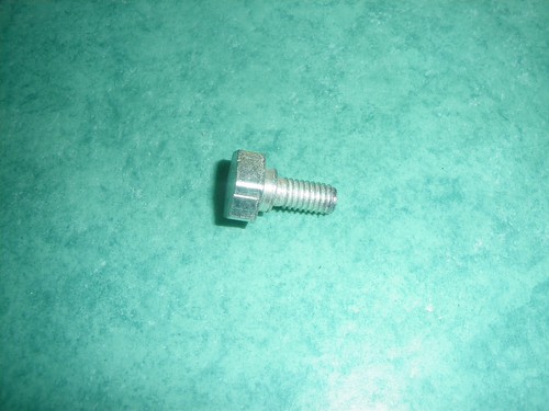 Vis fixation moteur - de,