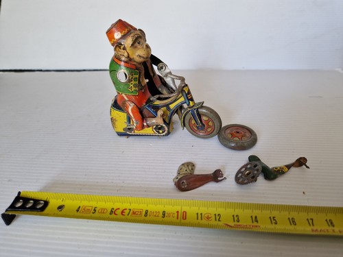 Singe sur tricycle jouet - tricycle,