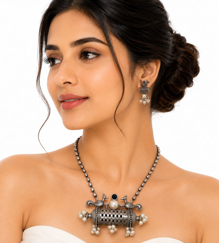 Collier pendentif paon - , en