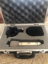 Behringer B-2 Pro Condenser microphone with Case, shock mount, and windscreen￼