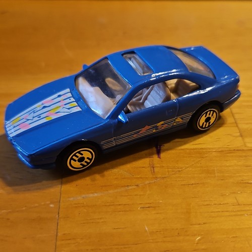 Hot wheels blue bmw 850i - blue,