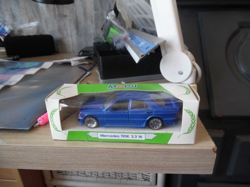Corgi mercedes 190e - 2.3, en