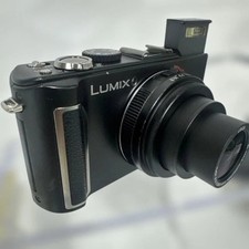 Panasonic LUMIX DMC-LX3 Digital Camera 2.5x Optical Zoom 10.1-megapixel sensor