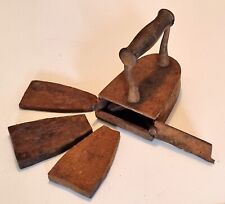 🌟   Ancien FER à REPASSER à lingot en fer forgé (3 lingots) poignée en bois