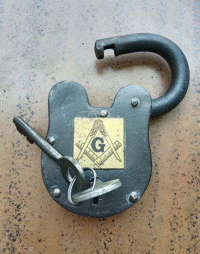 Cadenas style ancien serrure