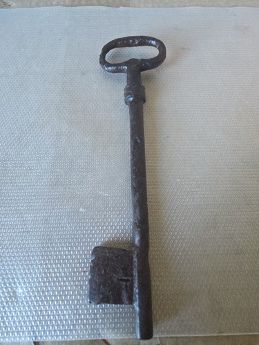 Grande clef ancienne - , 17