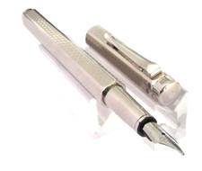 MAGNIFIQUE STYLO PLUME CARAN