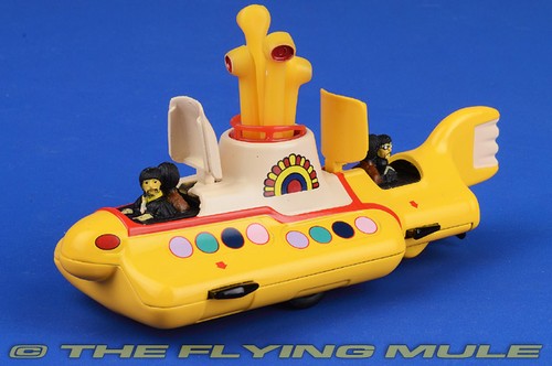 Corgi 140 yellow submarine - 1:140,
