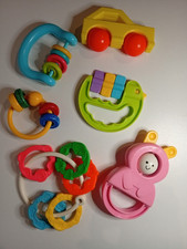 Lot de 6 hochets divers