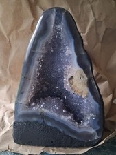 géode améthyste, petite Géode d'améthyste avec de petits cristaux brillant