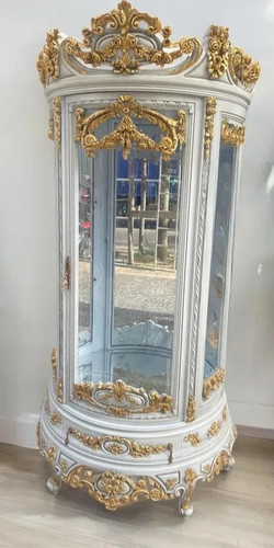 Une grande vitrine - , et