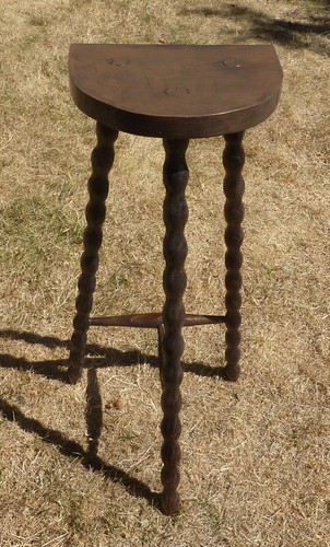 Grand tabouret tripode bois - grand, en