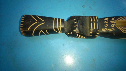 Ancien tiki bora - bora, tres