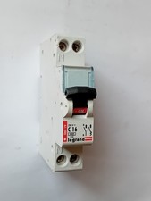 DISJONCTEUR LEGRAND 16A 06019 