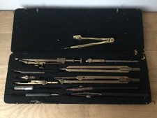 ancienne boite de compas en