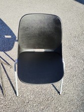 Chaise plastique designer