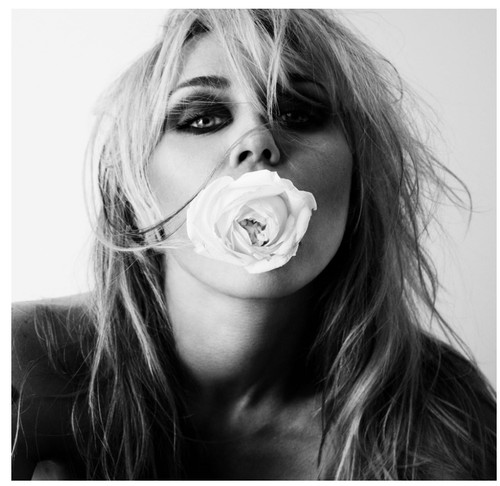 Miley cyrus bass persuades - miley,