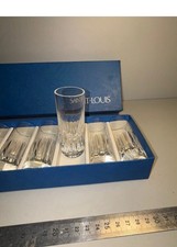 8 verres à liqueur en cristal