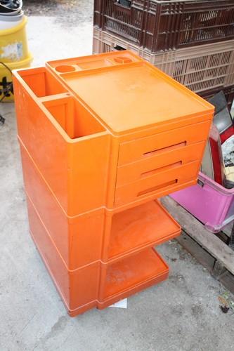 Bureau sur roulettes orange