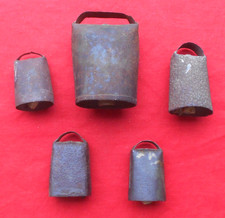 Un Lot de 5 Cloches Anciennes