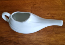 Ancien Biberon de malade ou Canard en porcelaine blanche