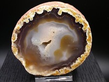 DEMI GÉODE D'AGATE POLIE, COULEUR NATURELLE - BRÉSIL - 8 x 7 cm - 305 g
