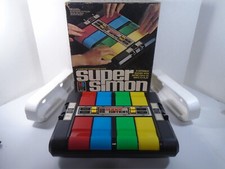 1979 MILTON BRADLEY--ELECTRONIC SUPER SIMON GAME W/BOX (LOOK)