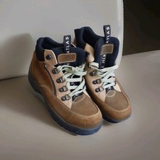 CHAUSSURES MONTANTES DE