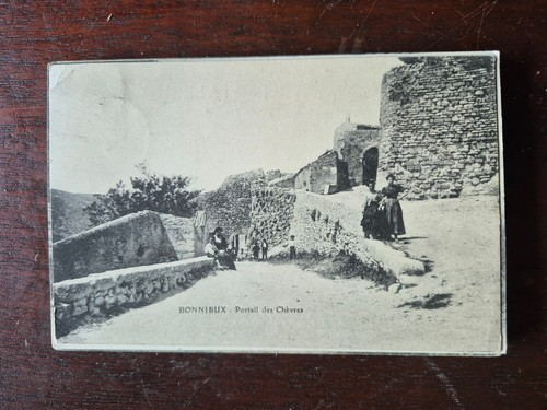 Bonnieux portail des - bonnieux, chevres