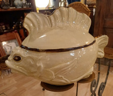 Très jolie Soupière a